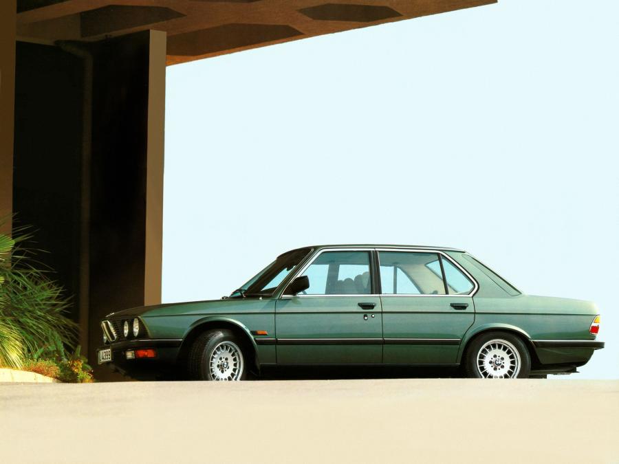  BMW 520i 1981 года  (фото 2 из 8)